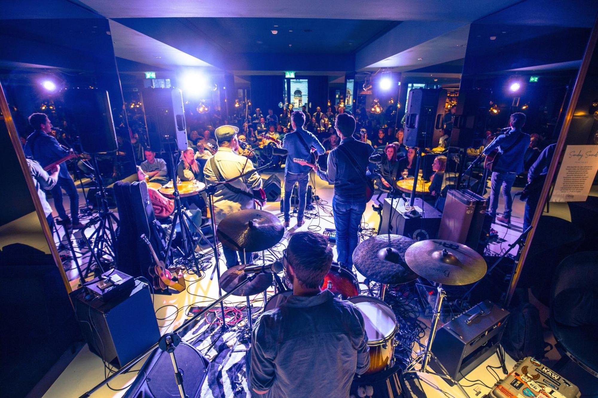 Le Meridien Vienna Hotel Exterior photo The band rehearsing in 2015