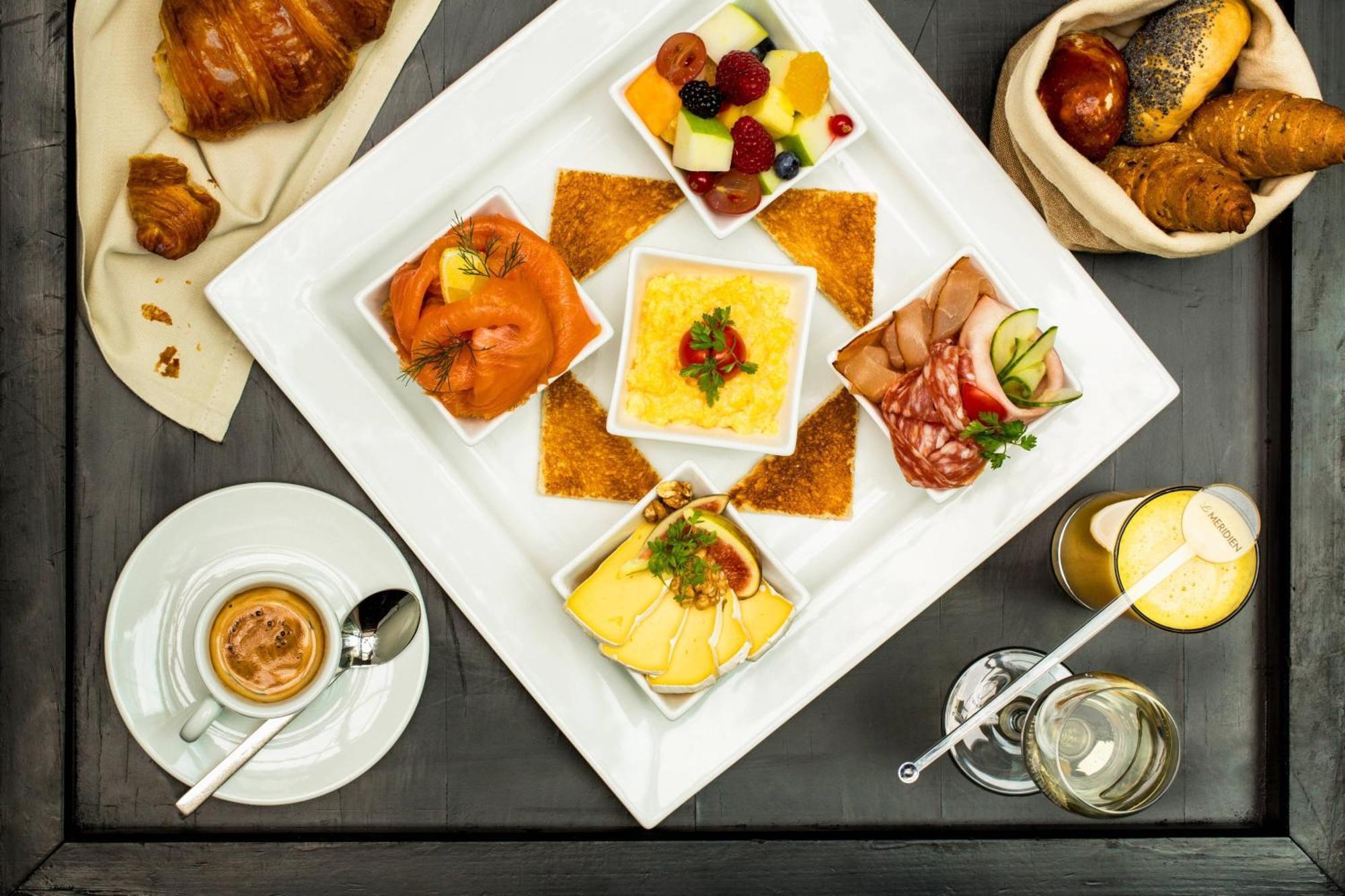 Le Meridien Vienna Hotel Exterior photo A typical breakfast at the hotel